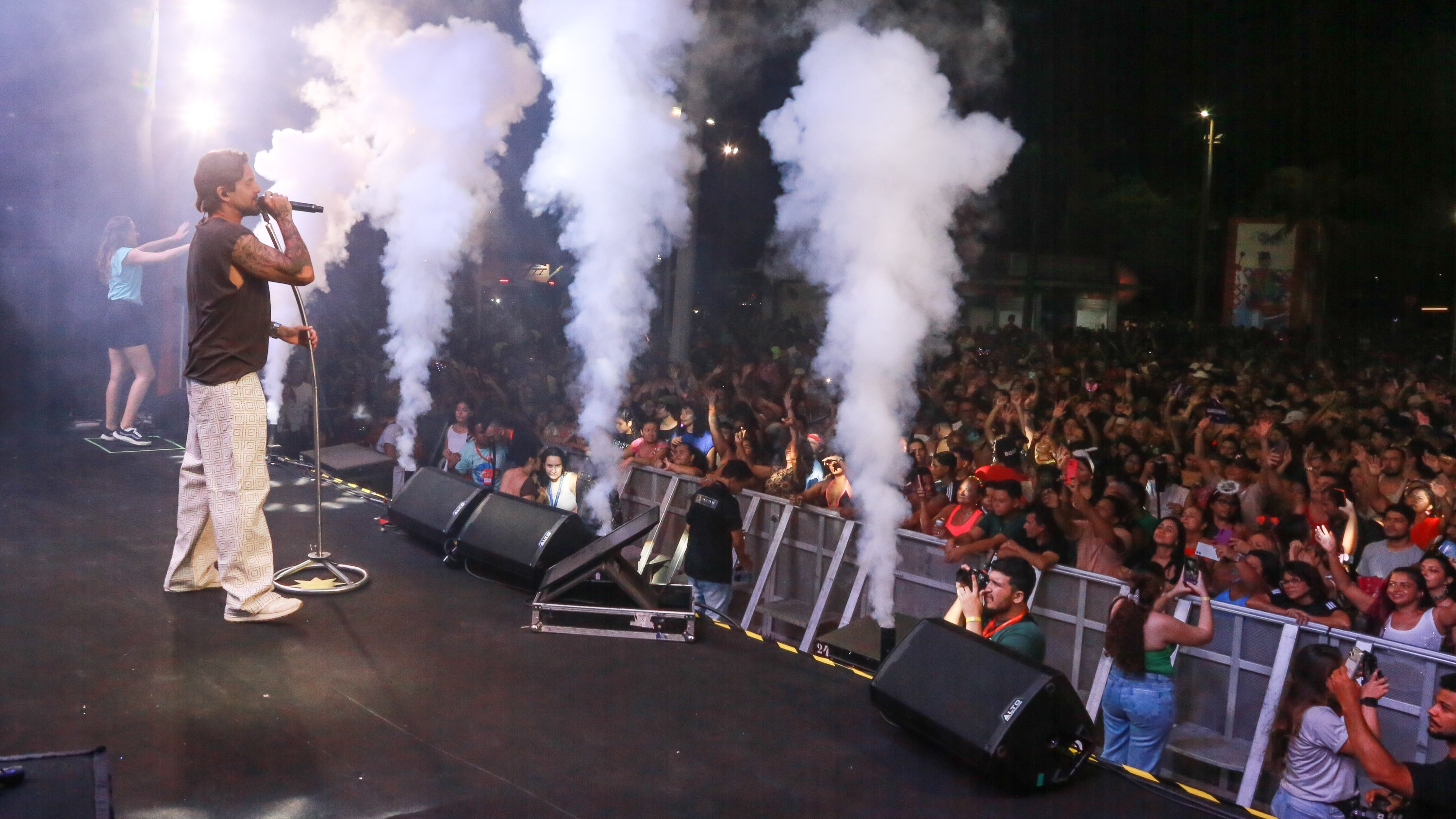 Palco da Barra do Ceará durante o show da Banda Eva